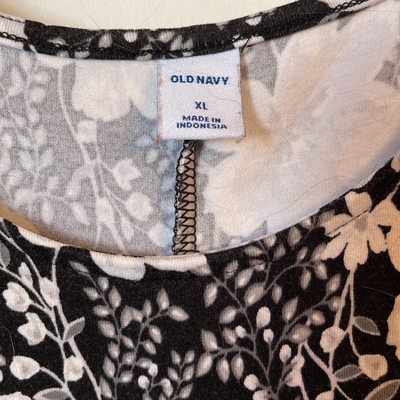Old Navy Sleeveless Swing Dress - Picture 2 of 4